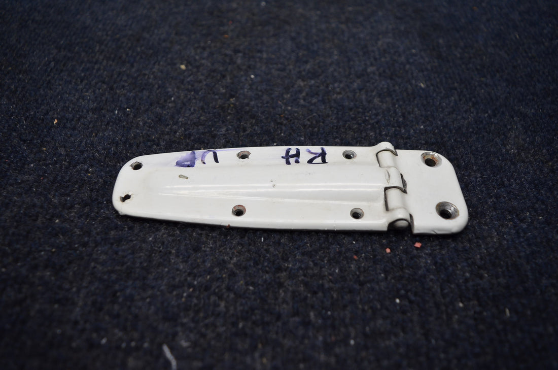 Used aircraft parts for sale 0413426-4 CESSNA C-150J HINGE ASSY LH LOWER/ RH UPPER.