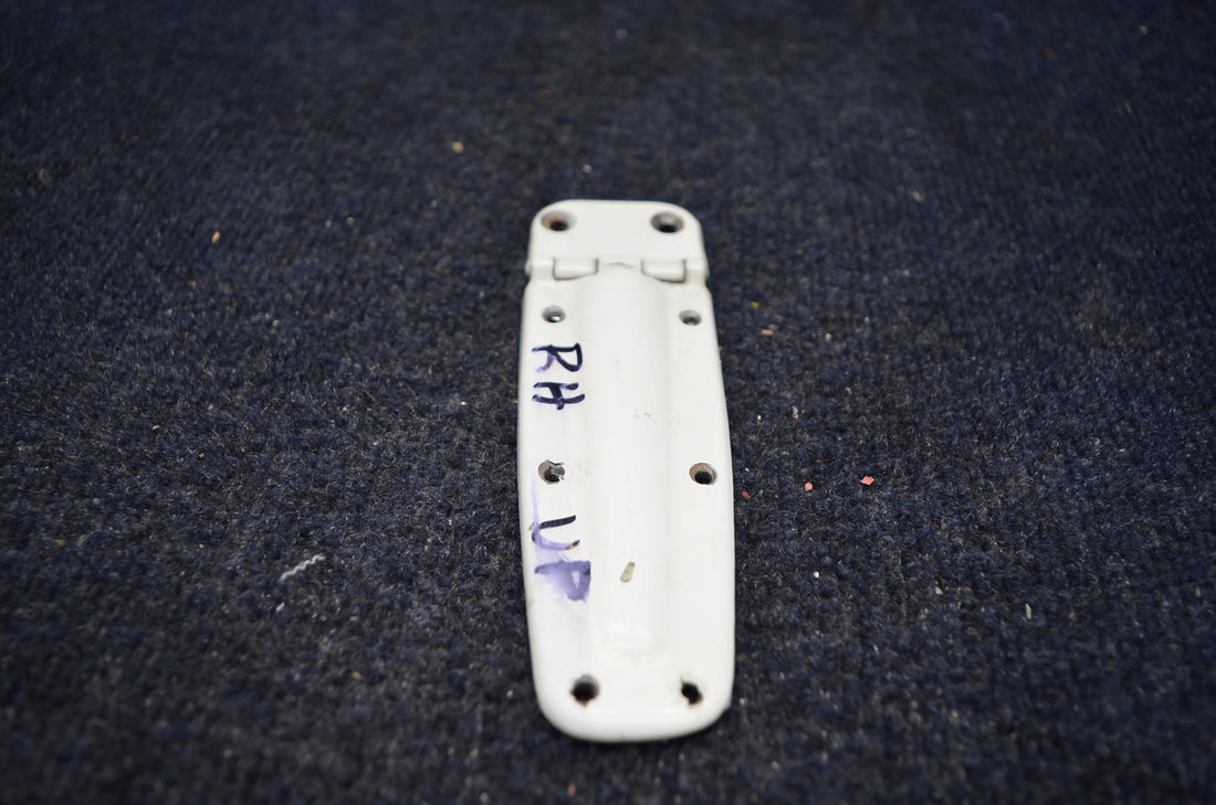 Used aircraft parts for sale 0413426-4 CESSNA C-150J HINGE ASSY LH LOWER/ RH UPPER.