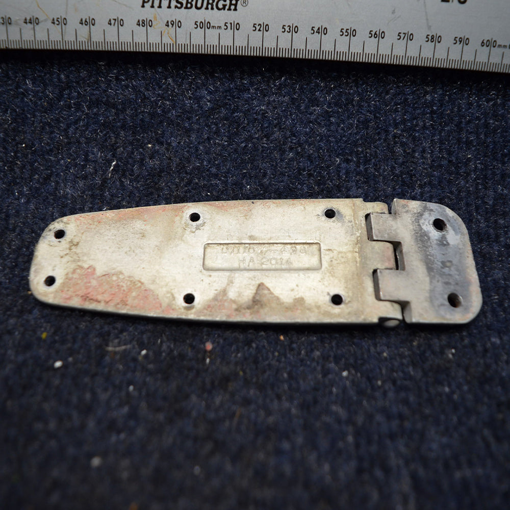 Used aircraft parts for sale 0413426-4 CESSNA C-150J HINGE ASSY LH LOWER/ RH UPPER.