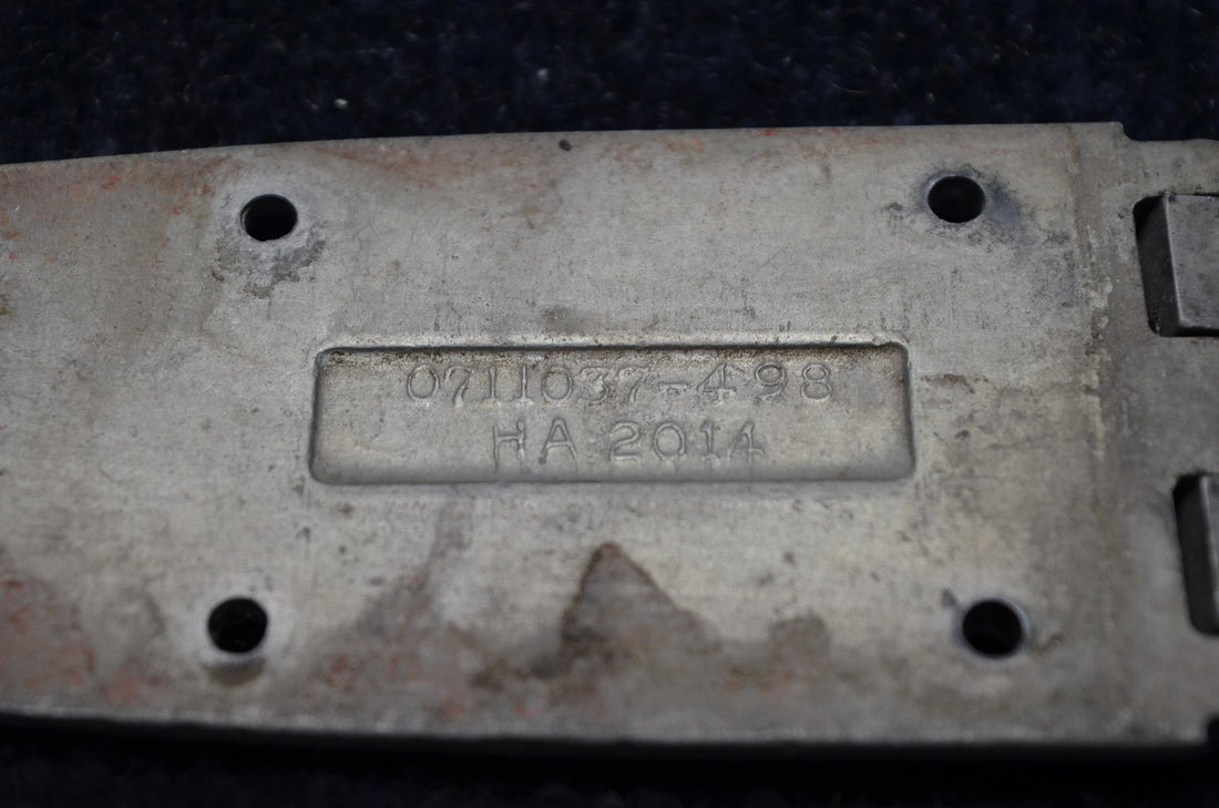 Used aircraft parts for sale 0413426-4 CESSNA C-150J HINGE ASSY LH LOWER/ RH UPPER.