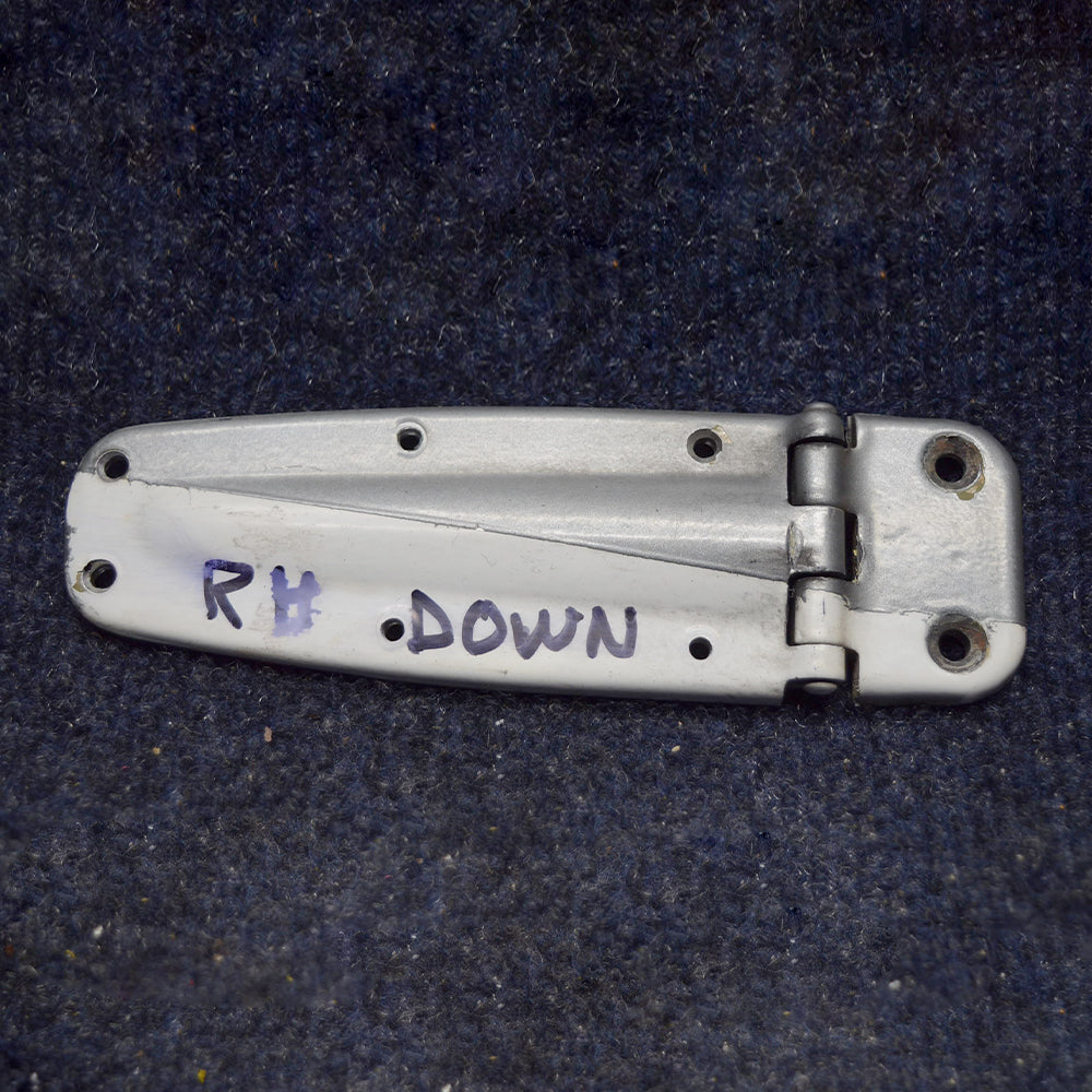 Used aircraft parts for sale 0413426-4 CESSNA C-150J HINGE ASSY LH LOWER/ RH UPPER.