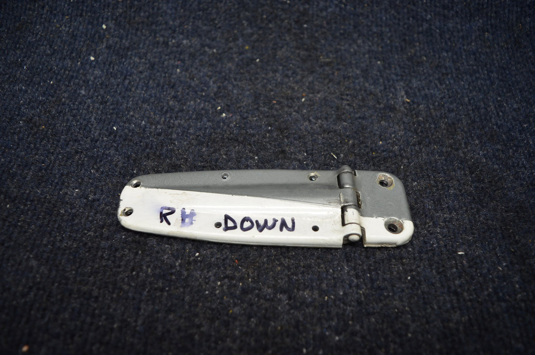 Used aircraft parts for sale 0413426-4 CESSNA C-150J HINGE ASSY LH LOWER/ RH UPPER.
