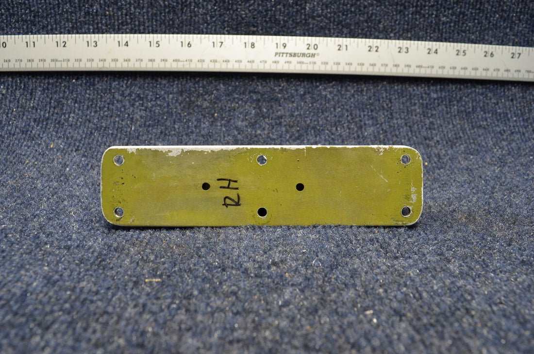 Used aircraft parts for sale 62645-004 PIPER PA-28-140 FITTING STABILATOR ATTACHMENT LH/RH SET 2