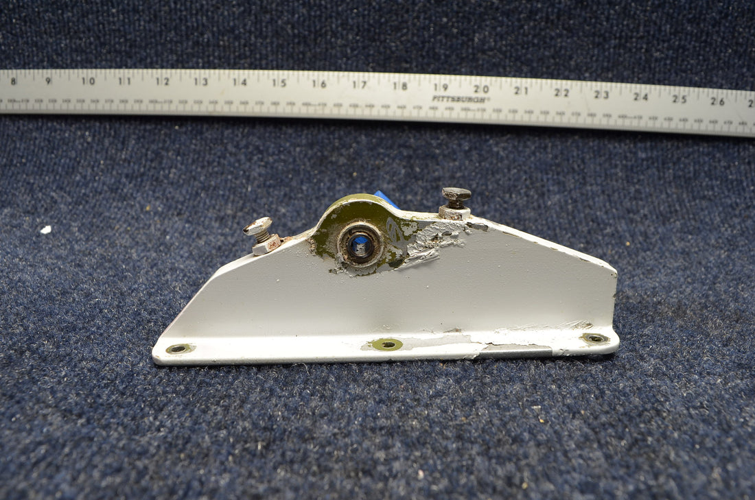 Used aircraft parts for sale 62645-004 PIPER PA-28-140 FITTING STABILATOR ATTACHMENT LH/RH SET 2