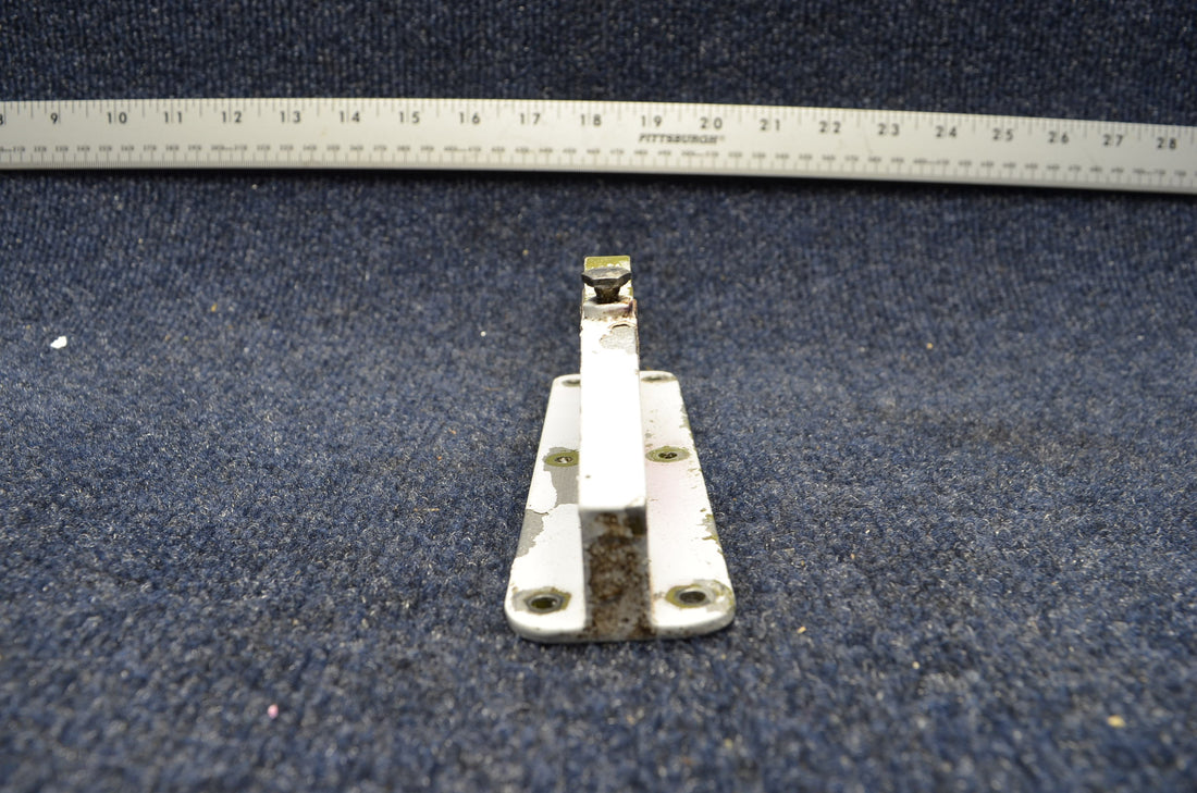 Used aircraft parts for sale 62645-004 PIPER PA-28-140 FITTING STABILATOR ATTACHMENT LH/RH SET 2
