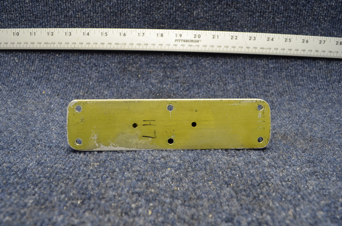 Used aircraft parts for sale 62645-004 PIPER PA-28-140 FITTING STABILATOR ATTACHMENT LH/RH SET 2