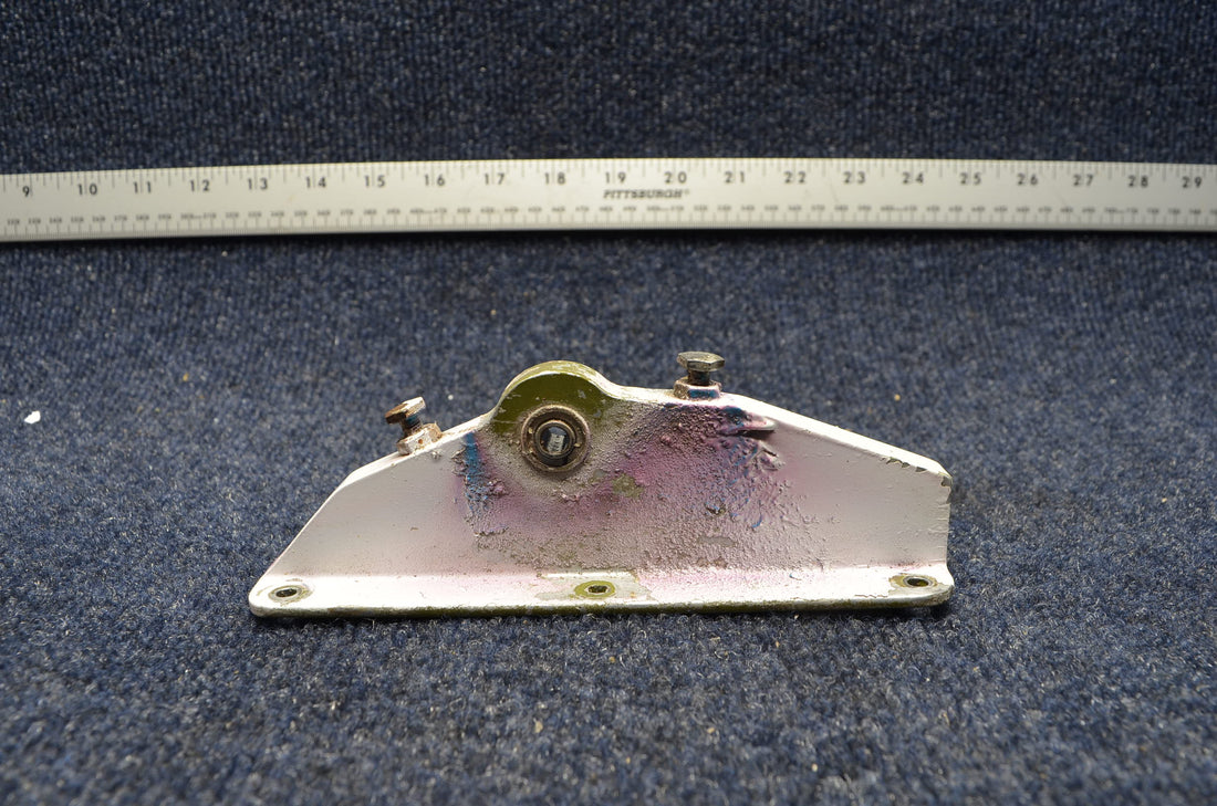 Used aircraft parts for sale 62645-004 PIPER PA-28-140 FITTING STABILATOR ATTACHMENT LH/RH SET 2