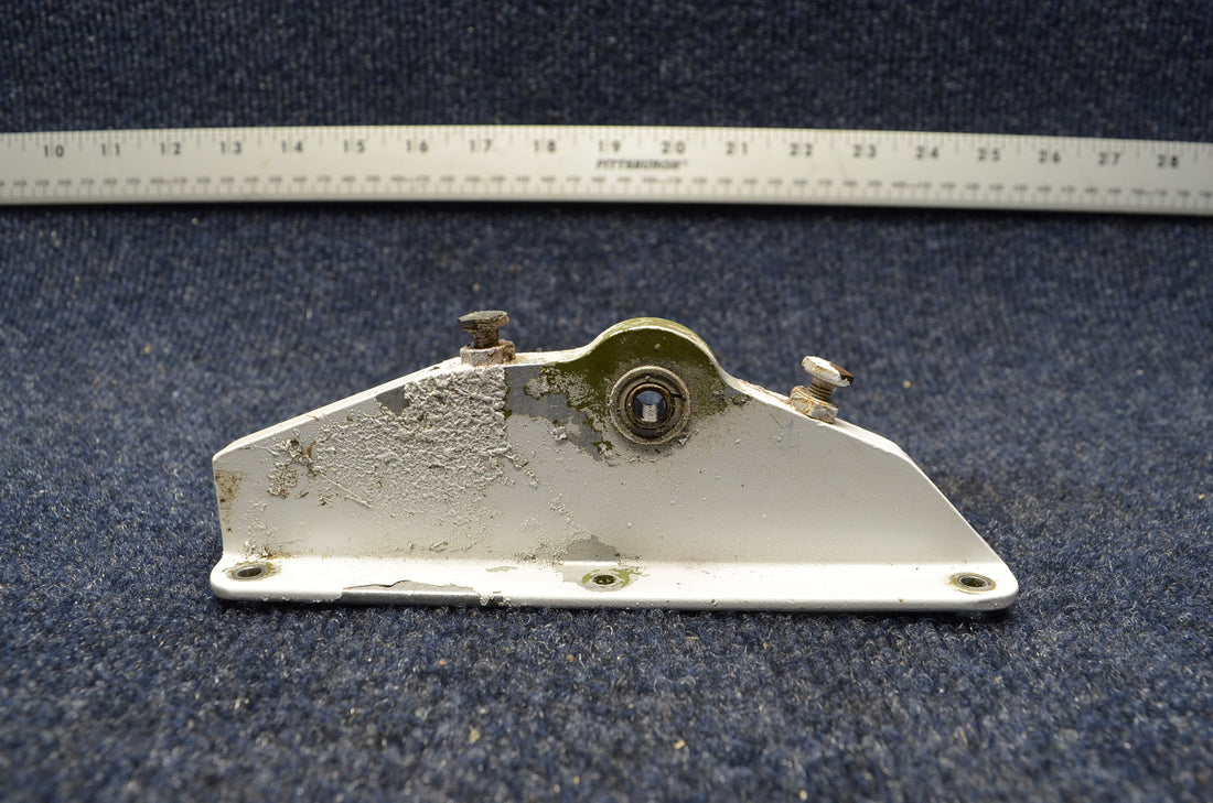 Used aircraft parts for sale 62645-004 PIPER PA-28-140 FITTING STABILATOR ATTACHMENT LH/RH SET 2