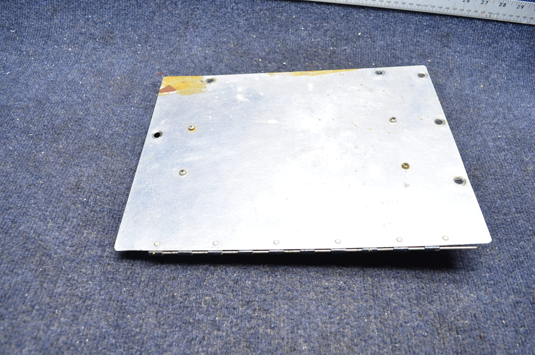 Used aircraft parts for sale 002-400001-53 BEECHCRAFT 95-B55 FUSELAGE BATTERY BOX WITH LID