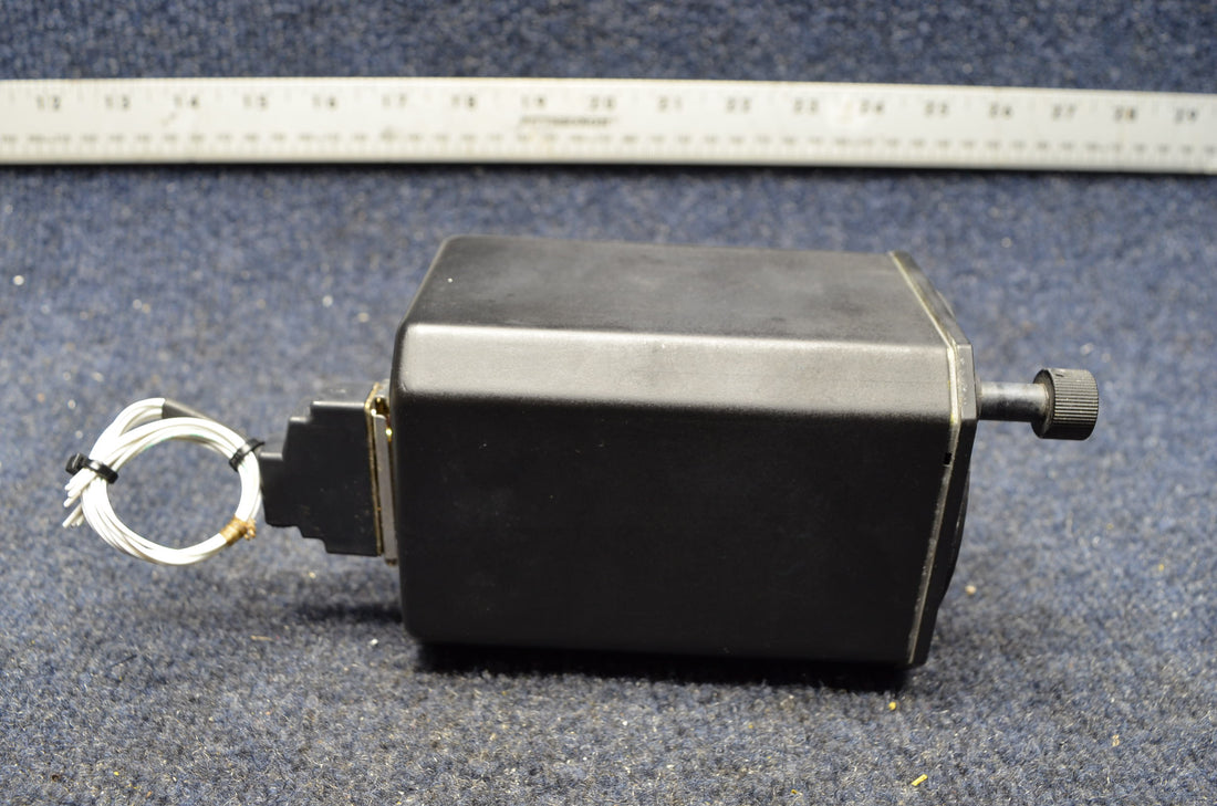 Used aircraft parts for sale ID-824 PIPER PA28-140 NARCO VOR/LOC INDICATOR ID-824