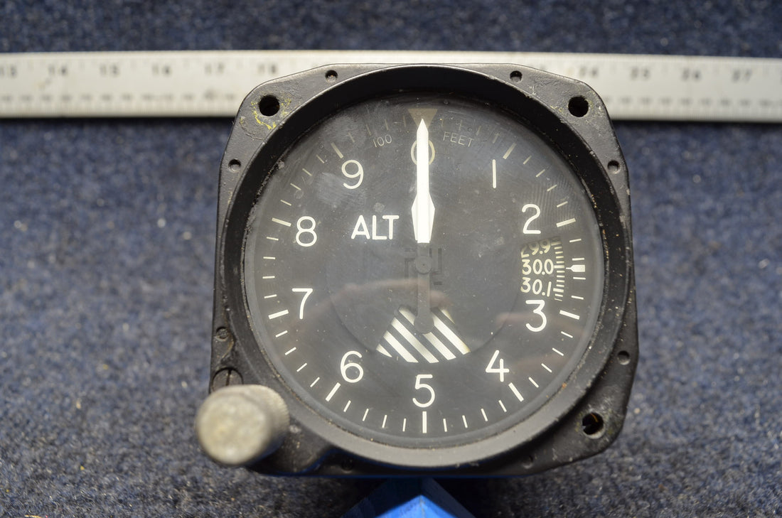 Used aircraft parts for sale LA-72-11 PIPER PA28-140  ALTIMETER UNITED INSTRUMENTS