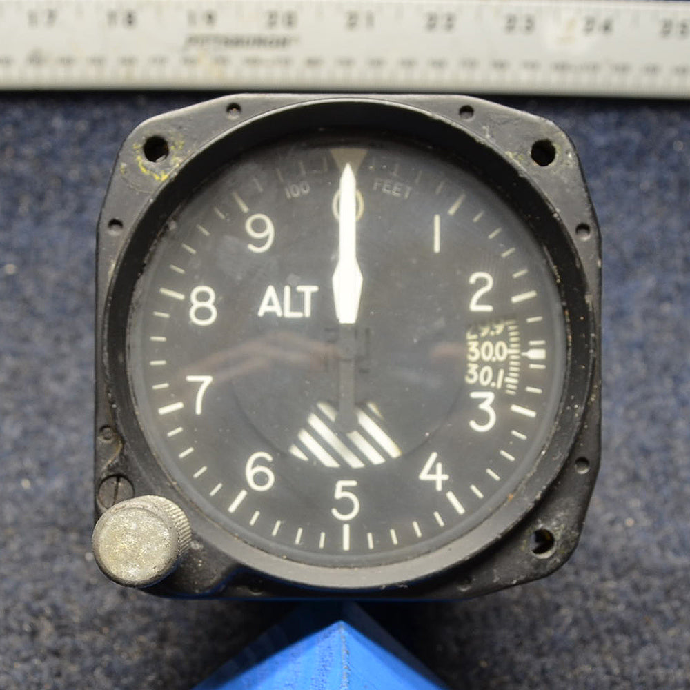 Used aircraft parts for sale LA-72-11 PIPER PA28-140  ALTIMETER UNITED INSTRUMENTS