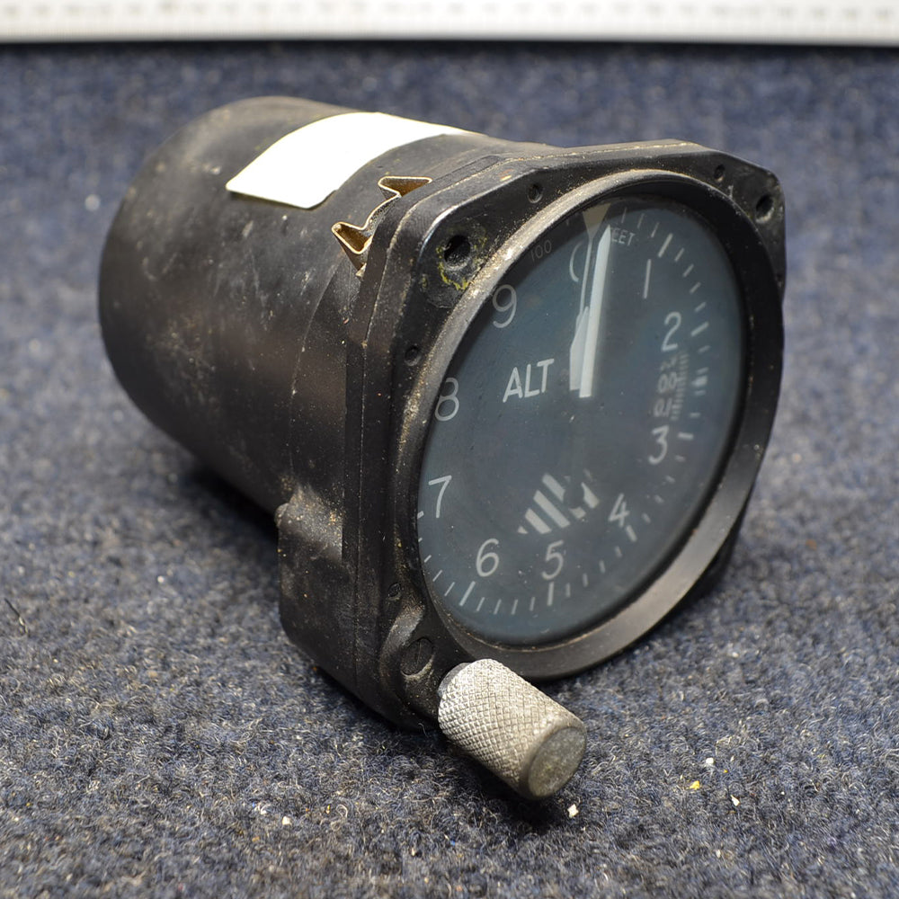 Used aircraft parts for sale LA-72-11 PIPER PA28-140  ALTIMETER UNITED INSTRUMENTS