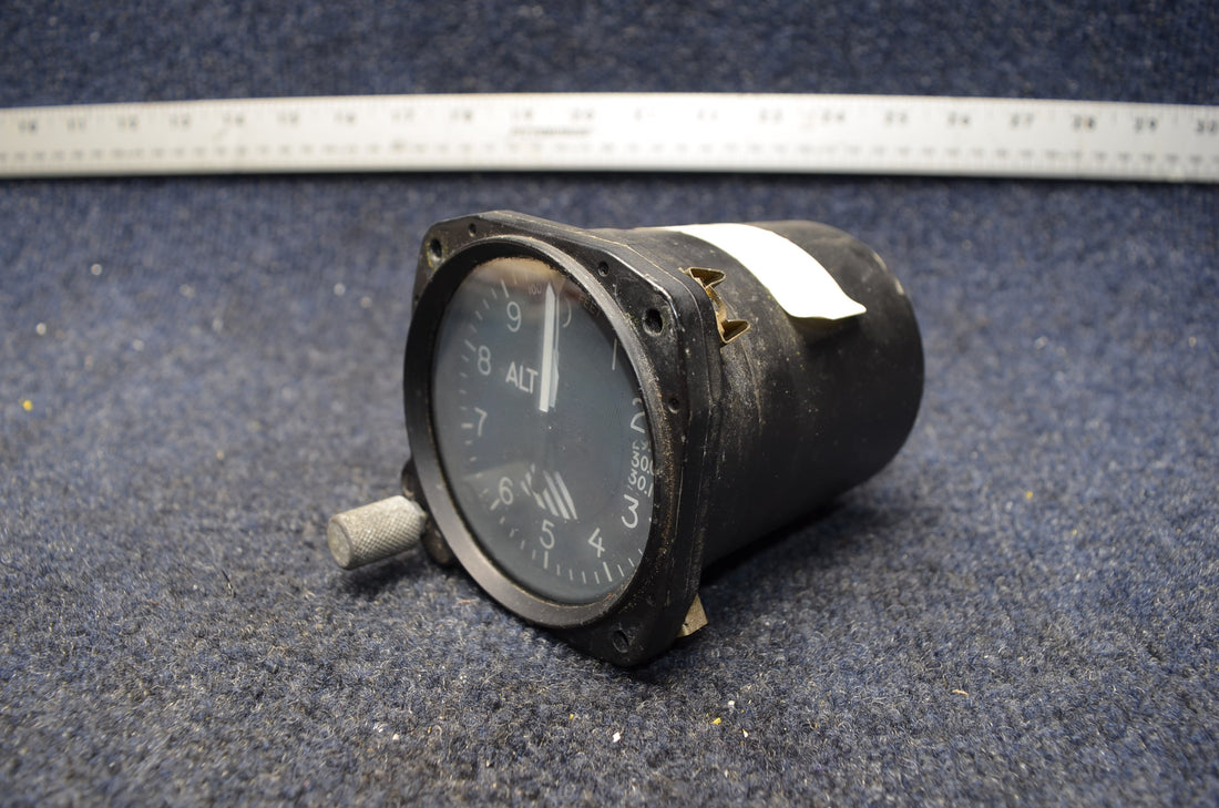 Used aircraft parts for sale LA-72-11 PIPER PA28-140  ALTIMETER UNITED INSTRUMENTS