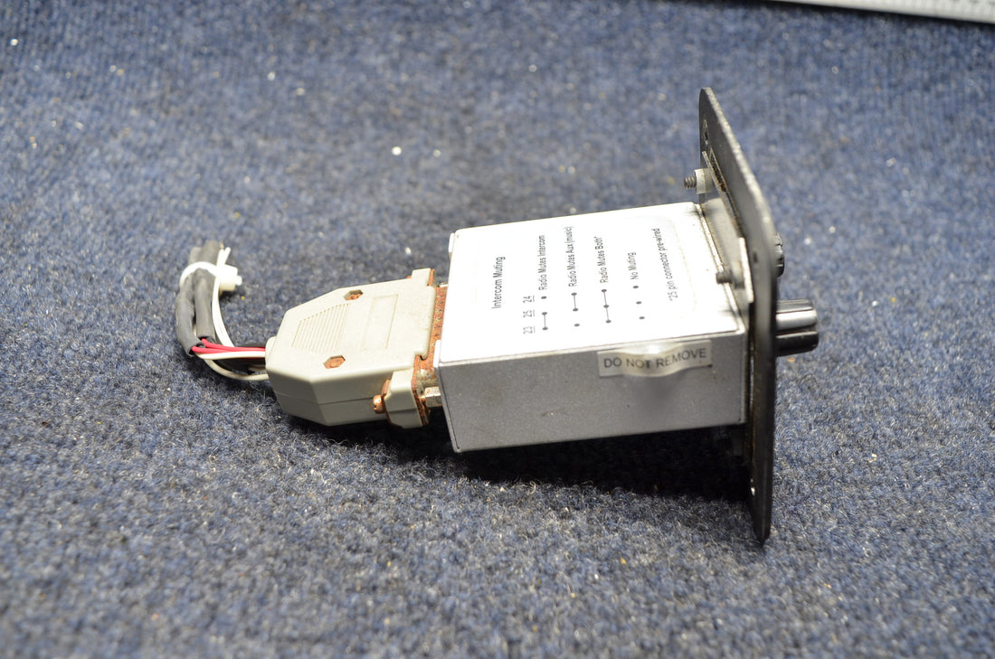 Used aircraft parts for sale 403MC PIPER PA28-140 INTERCOM FLIGHTCOM 403MC