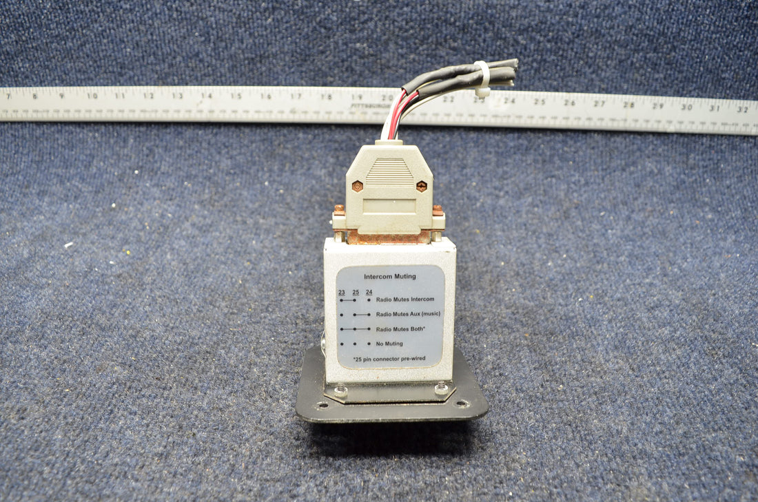 Used aircraft parts for sale 403MC PIPER PA28-140 INTERCOM FLIGHTCOM 403MC