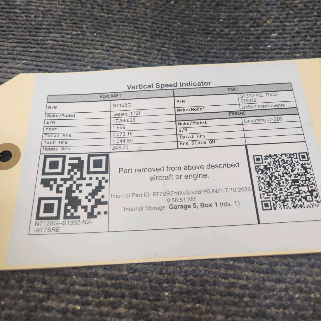 Used aircraft parts for sale, S1392-N2 United Instruments cessna 172k Vertical Speed Indicator – Glass is Slightly Foggy