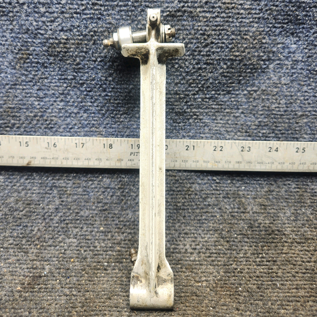 Used aircraft parts for sale, 35-815129 Beechcraft 35-33 Main Gear Retract Leg Assy - RH