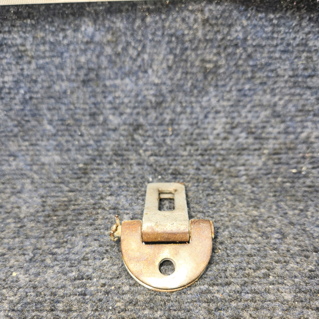 Used aircraft parts for sale, 0711083-1 CESSNA 172K SEAT BELT LATCH ASSY