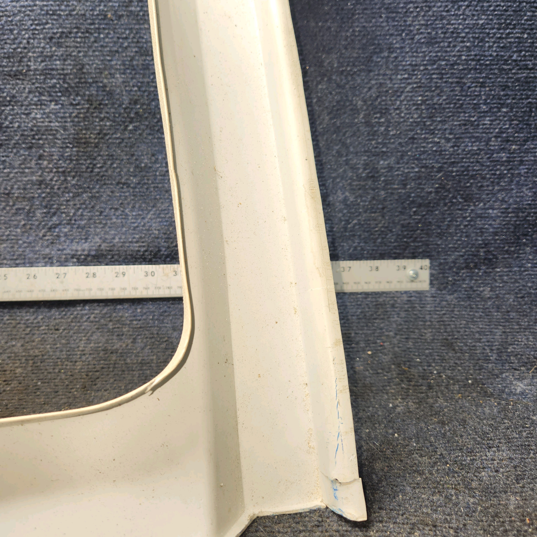 Used aircraft parts for sale, 0515027-4 cessna 172N Window Moulding - RH