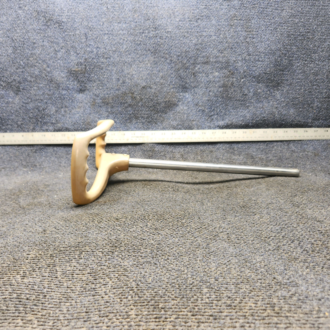 Used aircraft parts for sale, 0513136-1 Cessna C175 Control Wheel Assy W/ Shaft Diameter 0.64"