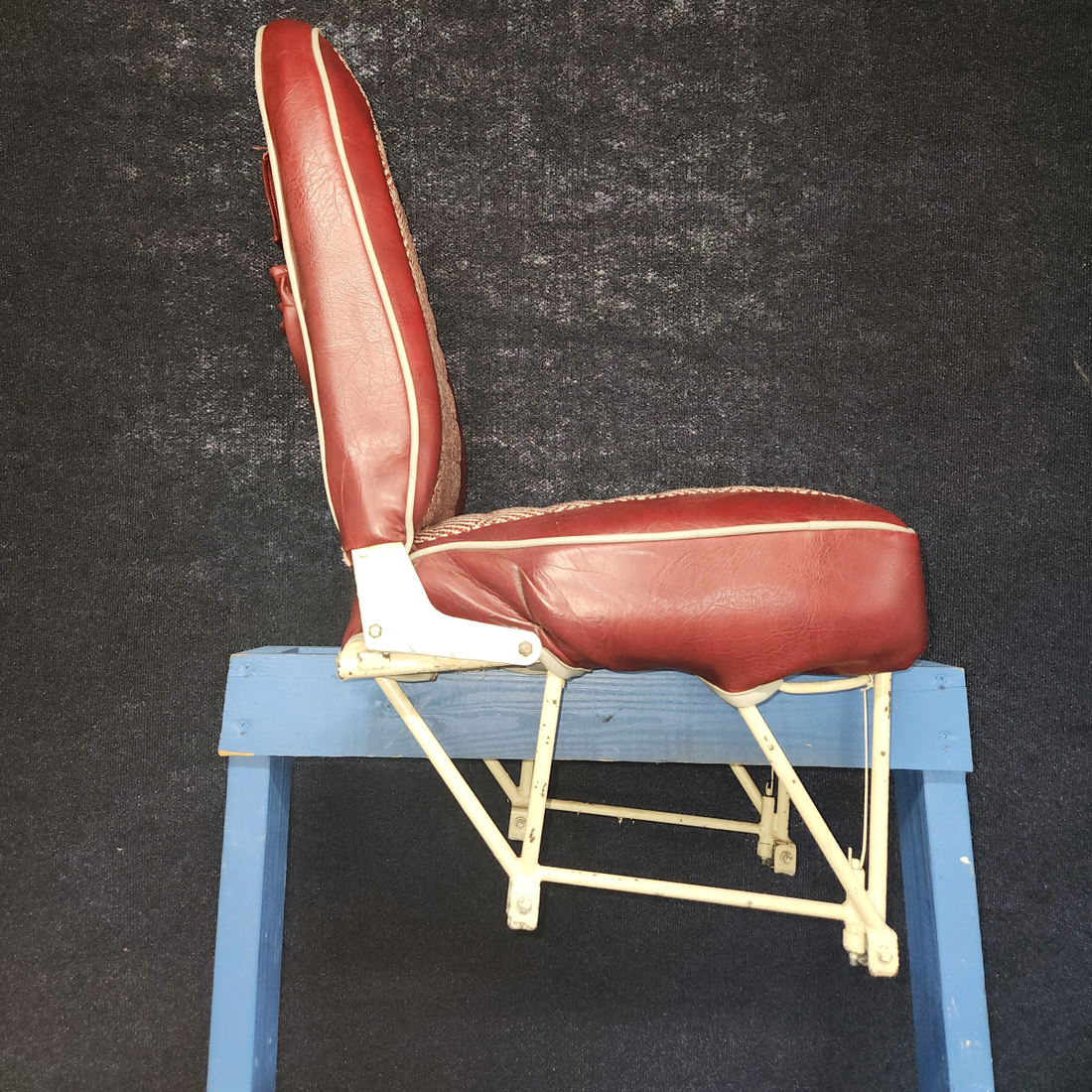 Used aircraft parts for sale, 65879-00 Piper PA28-140 Front Seat Assy LH / RH