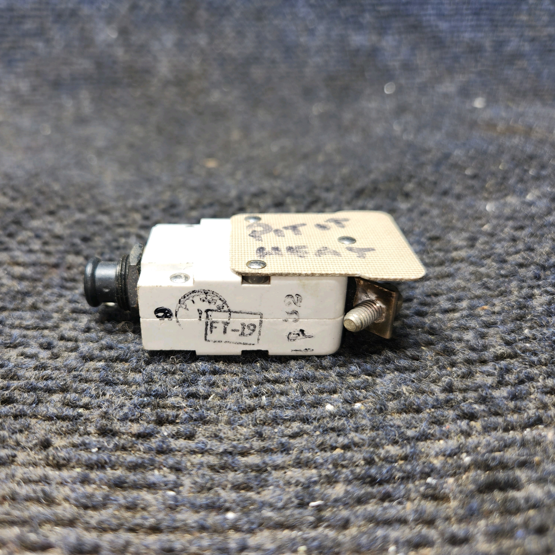 Used aircraft parts for sale, 700-013-10 Breaker Mfg Cessna 172E Pull Braker, 10 AMP