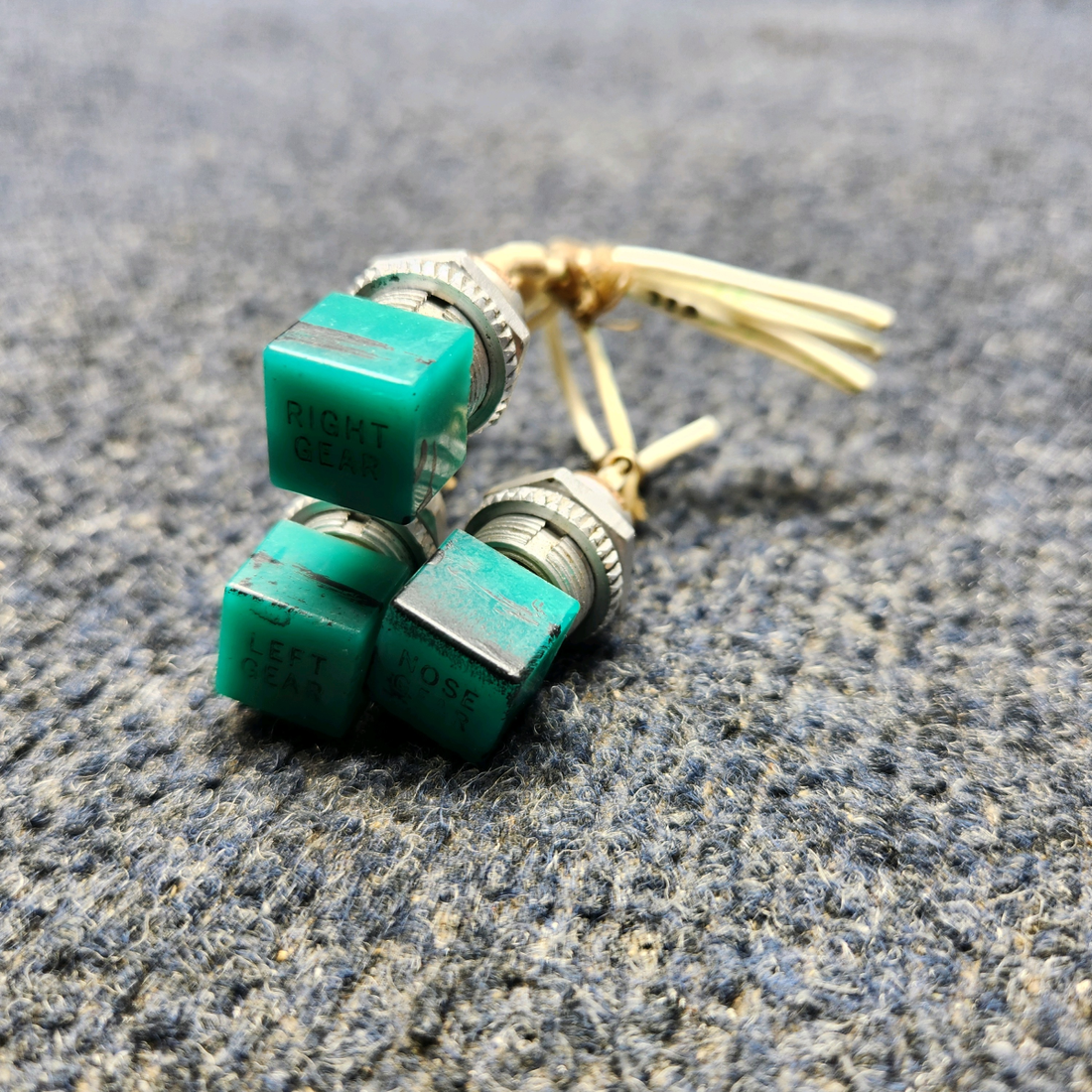 Used aircraft parts for sale, 67422-005, 67422-006 PIPIR PA32RT-300 LANDING GEAR INDICATOR LIGHT SET