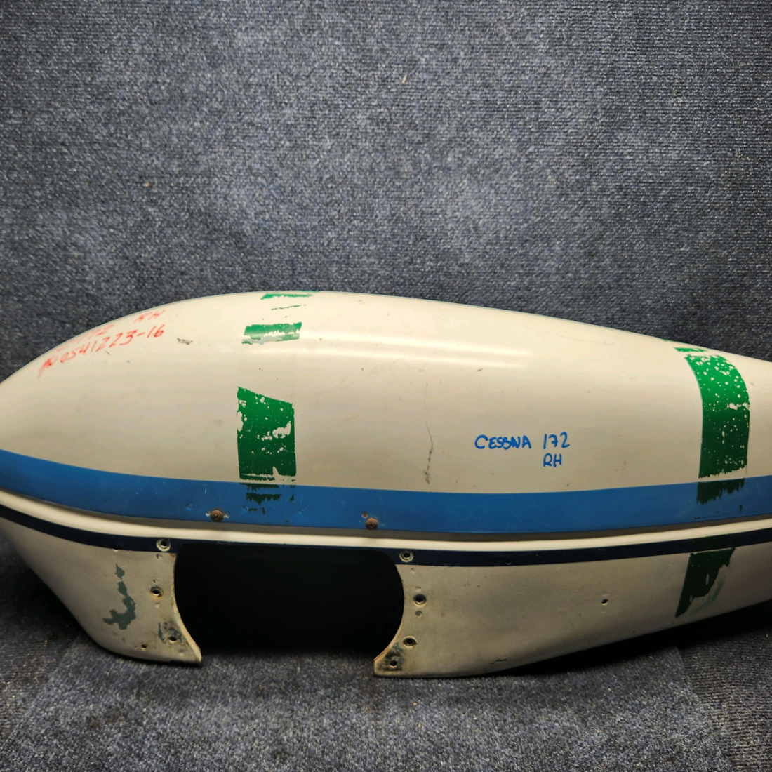 Used aircraft parts for sale, 0541223-16 Cessna  [part_model] WHEEL PANT ASSEMBLY RH W/ DOOR