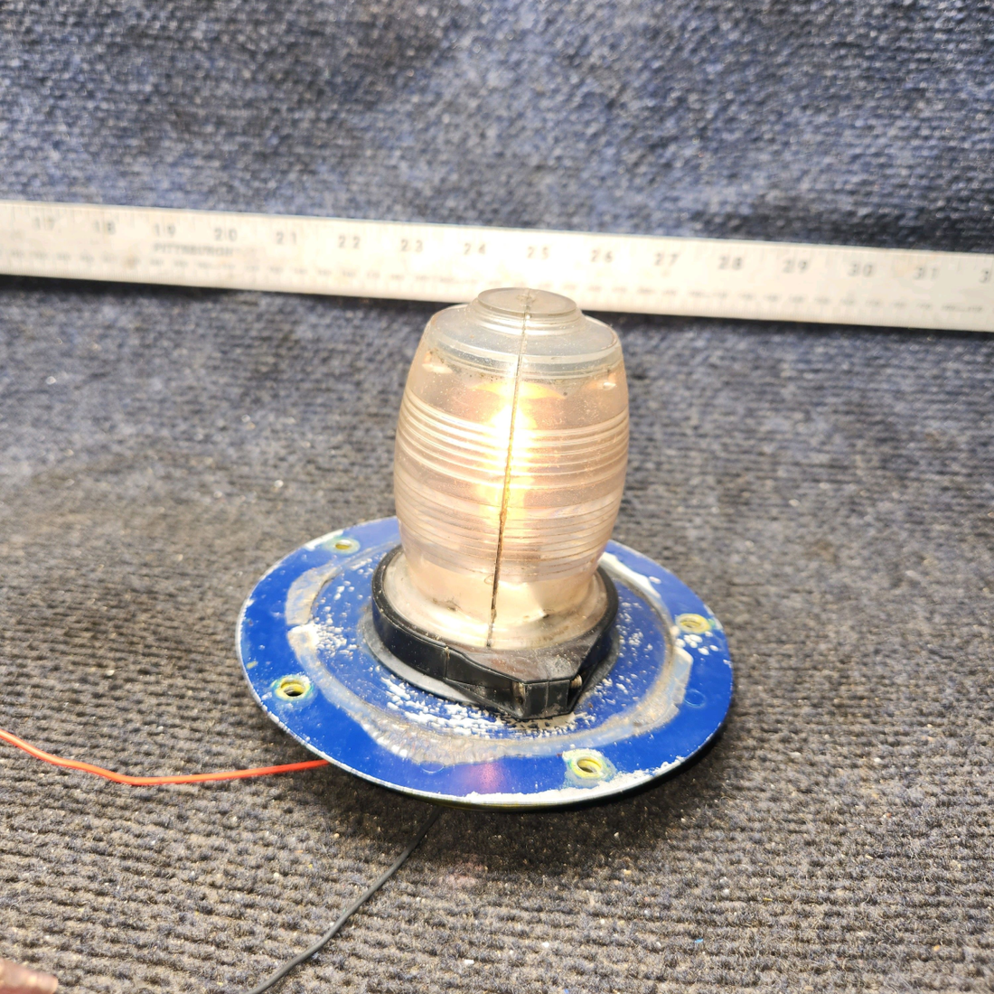Used aircraft parts for sale, 757-762 Whelen PIPER PA28-140 Fin Strobe Light Assembly – Clear Lens