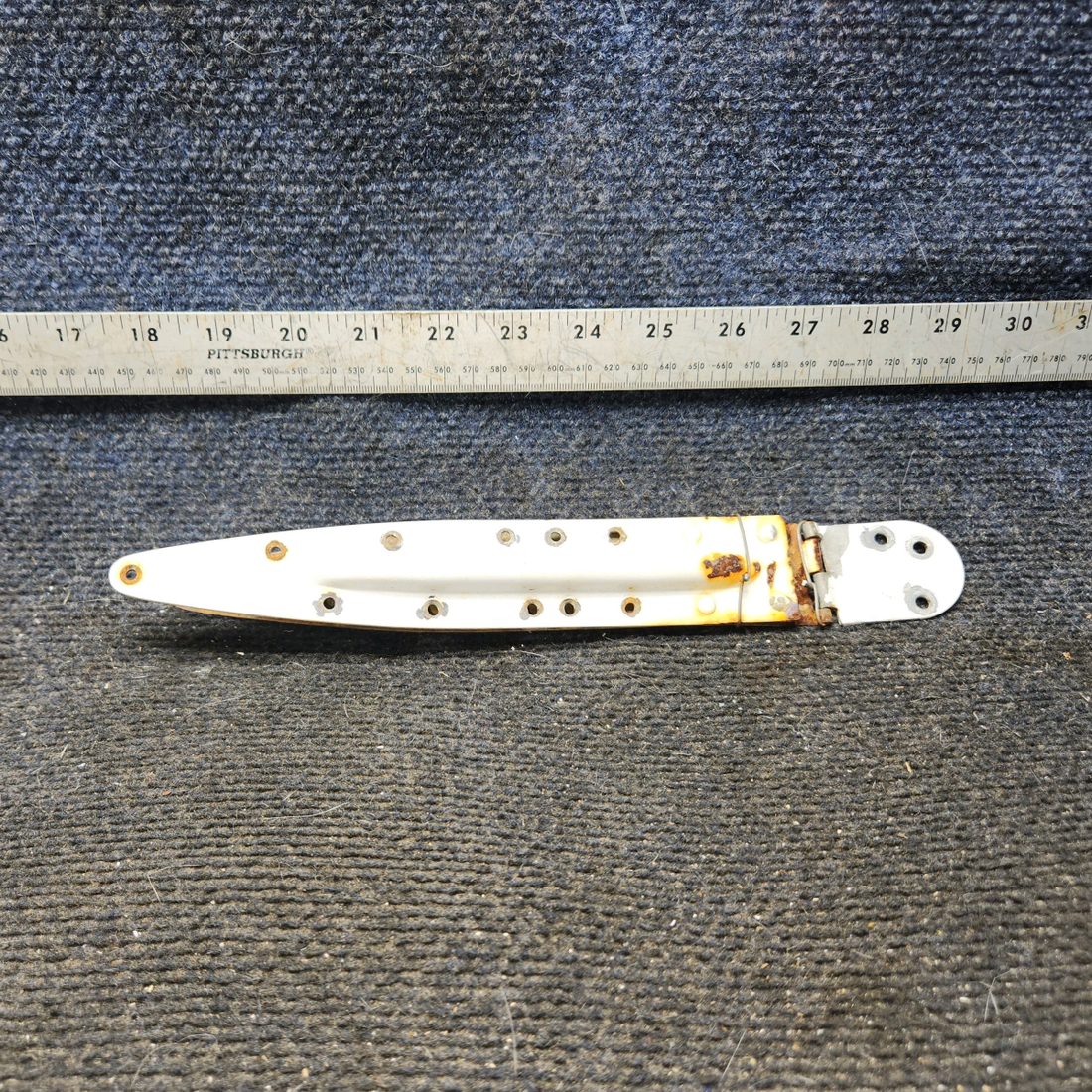 Used aircraft parts for sale, 0511238-1 cessna 172N Hinge Half Assembly