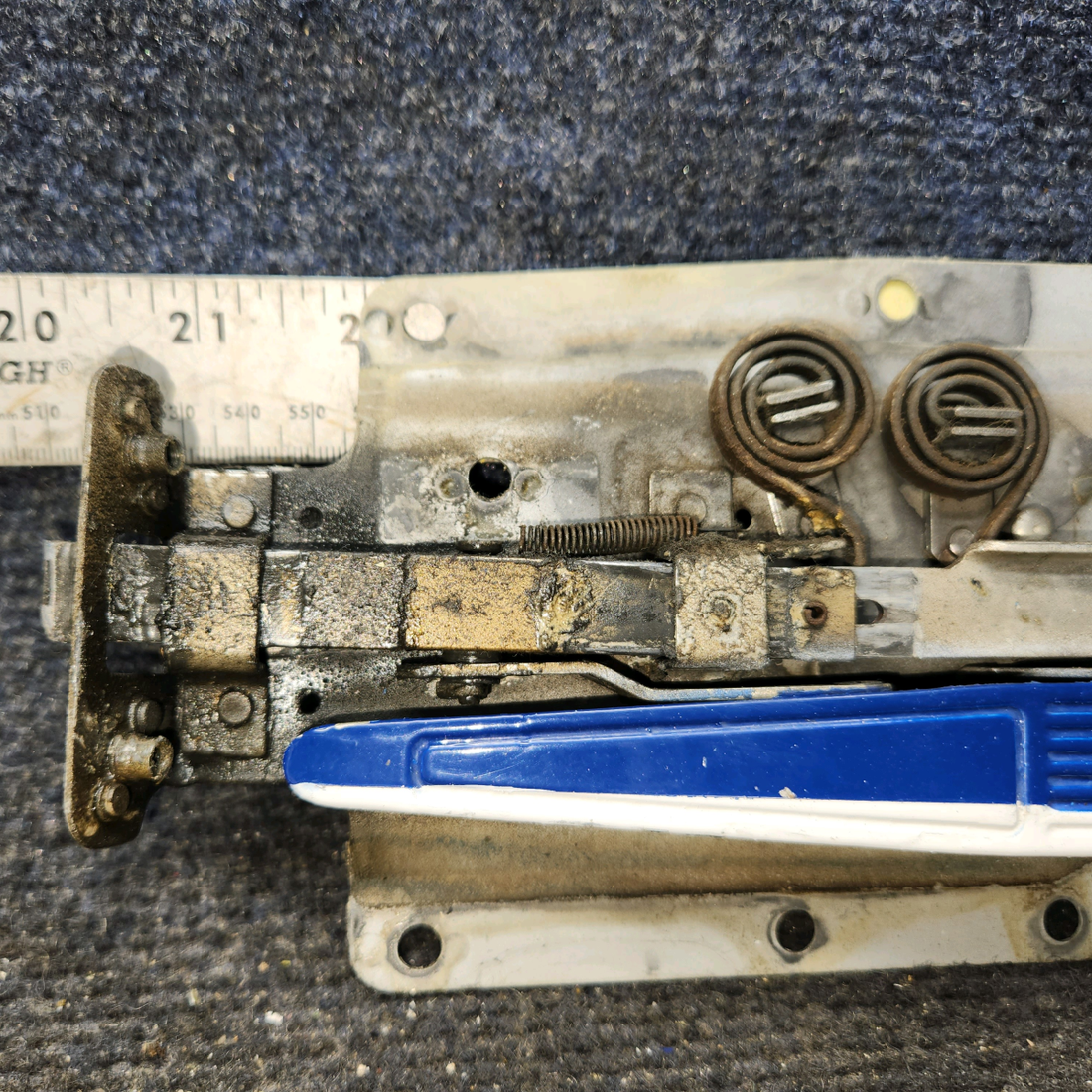 Used aircraft parts for sale, 0711061-5 Cessna 182G Cabin Door Latch Assembly RH