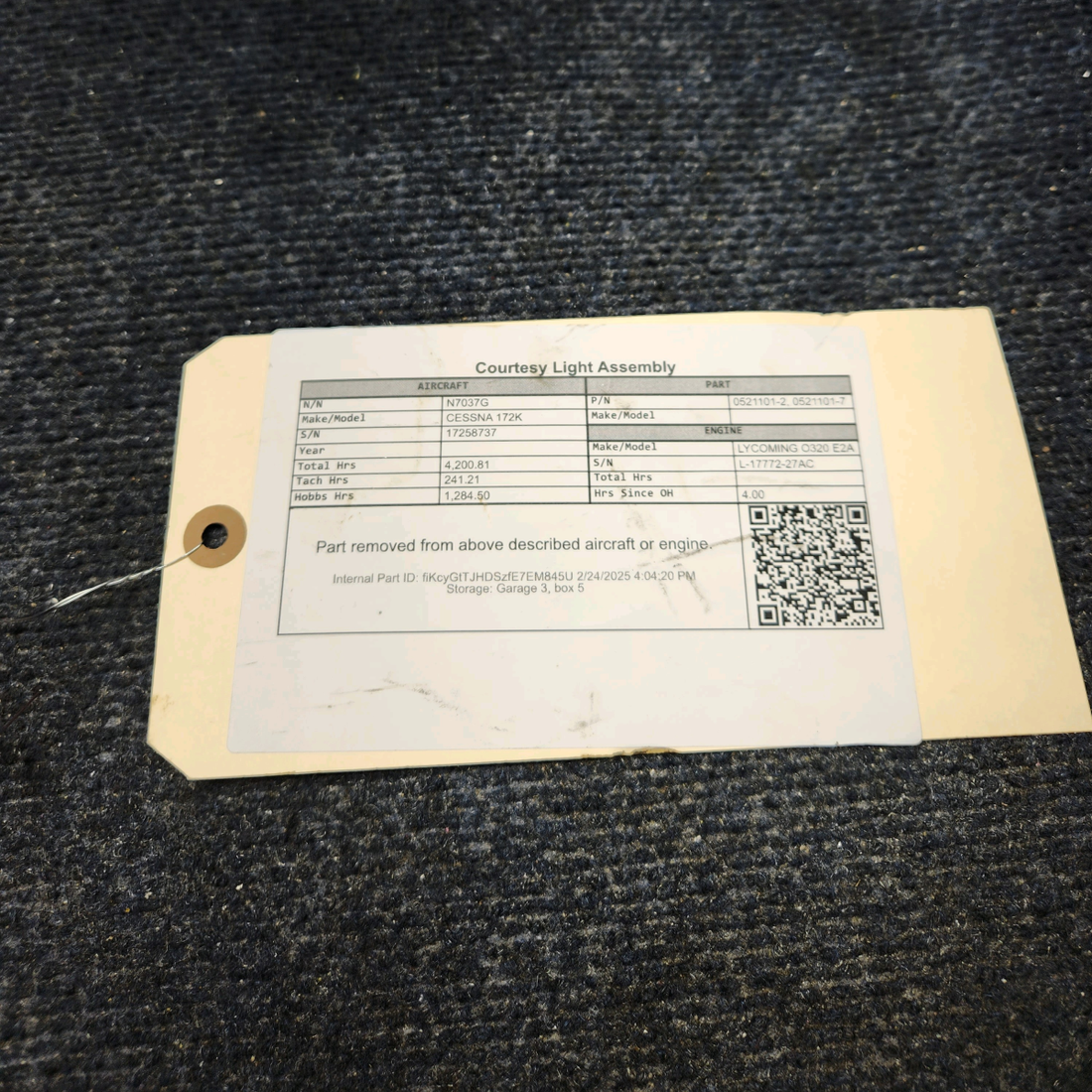 Used aircraft parts for sale, 0521101-2 CESSNA 172K COURTESY LIGHT ASSEMBLY