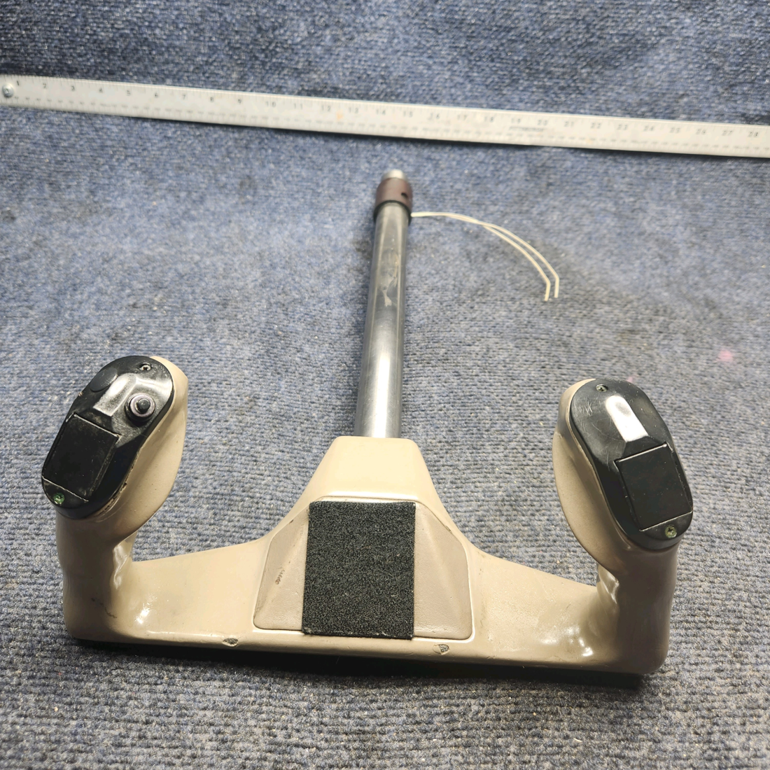 Used aircraft parts for sale, 100572-002 PIPER PA28-161 Warrior III CONTROL WHEEL ASSEMBLY PILOT  & MIC SWITCHES NO TRIM SWITCH