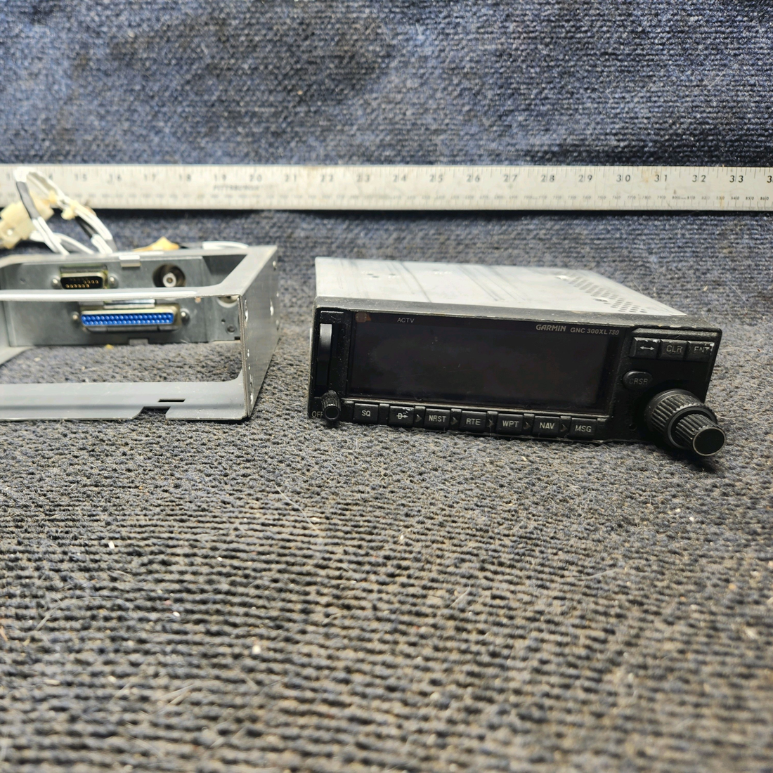 Used aircraft parts for sale, 011-00433-00 Garmin GNC-300XL cessna 172N GPS-Com Radio with Tray (Volts: 14)