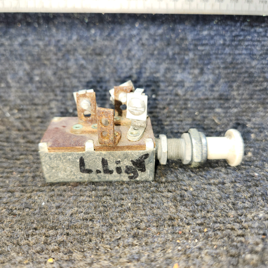 Used aircraft parts for sale, 0713035 Cessna 172F 3-Position Landing/Taxi Light Pull Switch - OFF/ON/ON