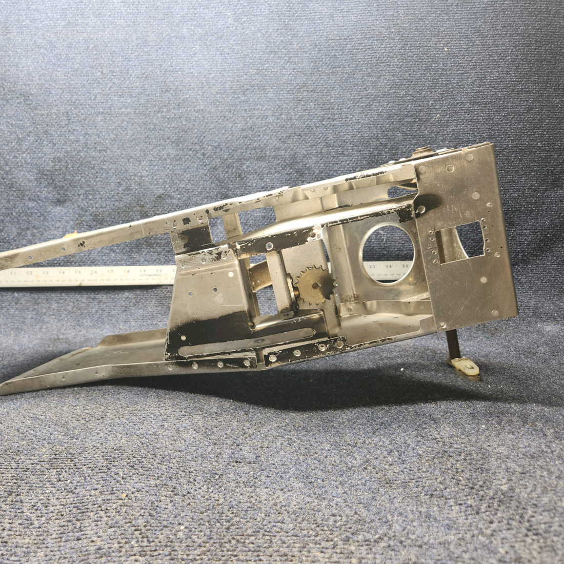 Used aircraft parts for sale, 0713640 Cessna 182P Console Structure Assy