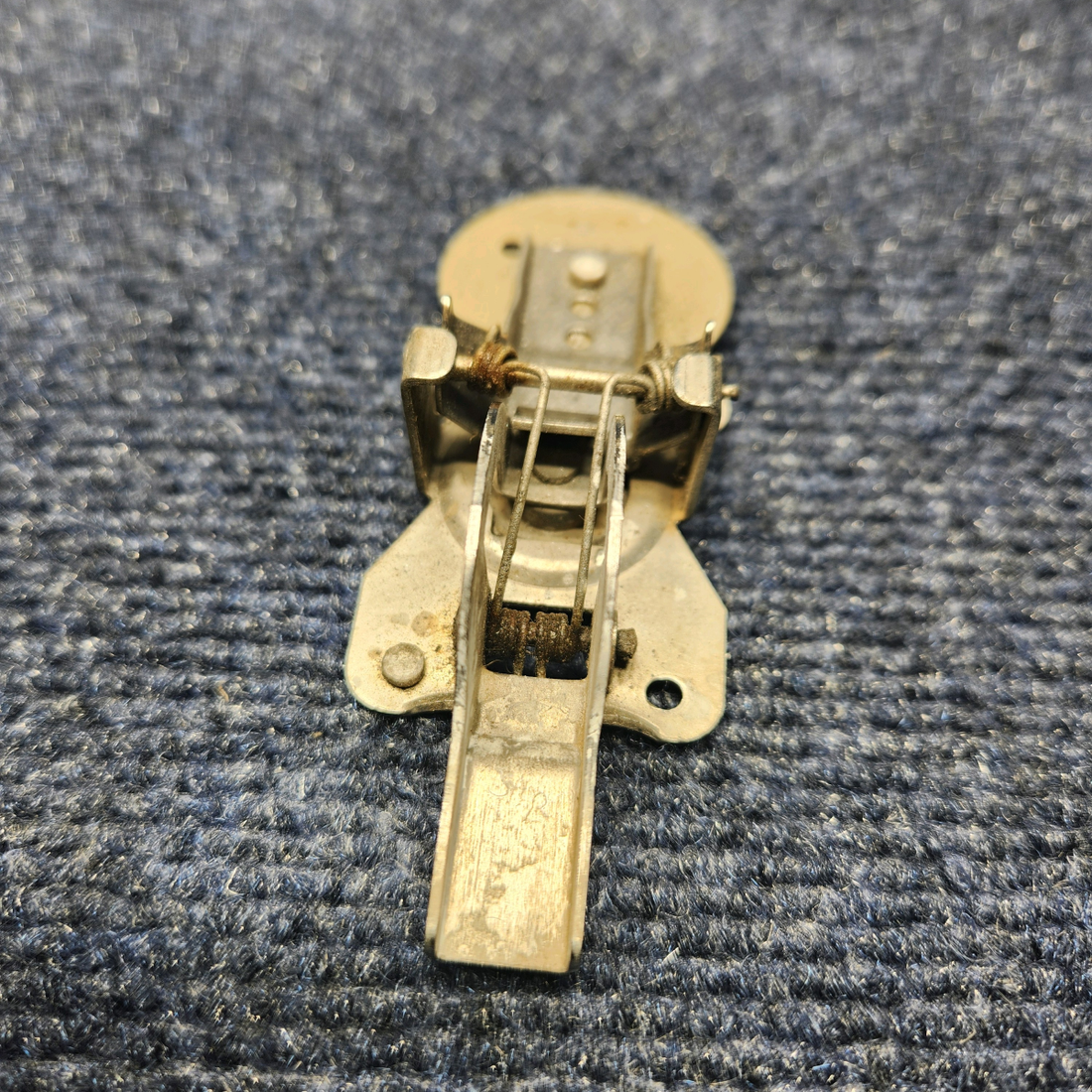 Used aircraft parts for sale, S2455-1 Cessna PIPER- CESSNA-BEECH- MOONEY VARIOS CESSNA 172P BAGGAGE DOOR LATCH ASSEMBLY