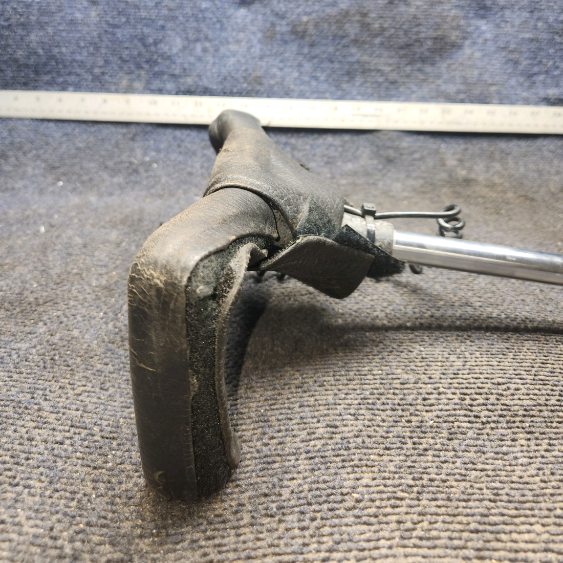 Used aircraft parts for sale, 0513240-4 cessna 150G Control Wheel (Yoke)