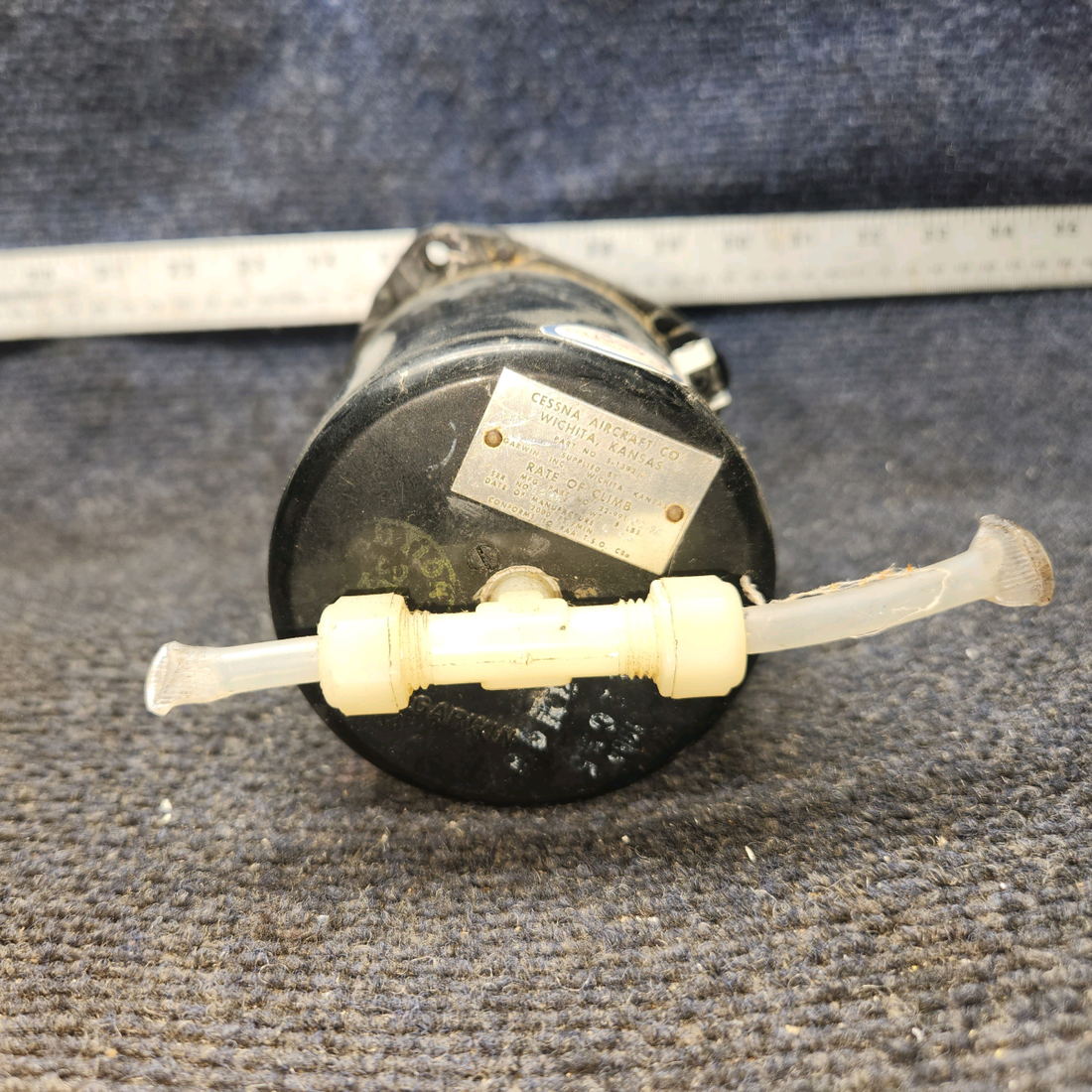 Used aircraft parts for sale, S1392N1 Cessna 182G Vertical Speed Indicator