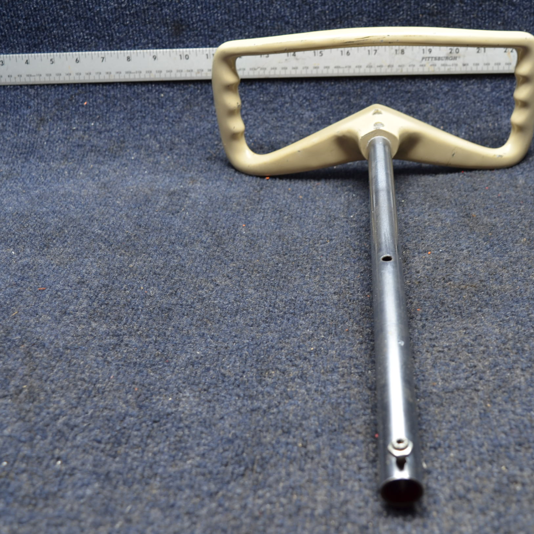 Used aircraft parts for sale, 0513136-1 Cessna C175 CONTROL WHEEL ASSY W/ SHAFT DIAMETER 0.64"