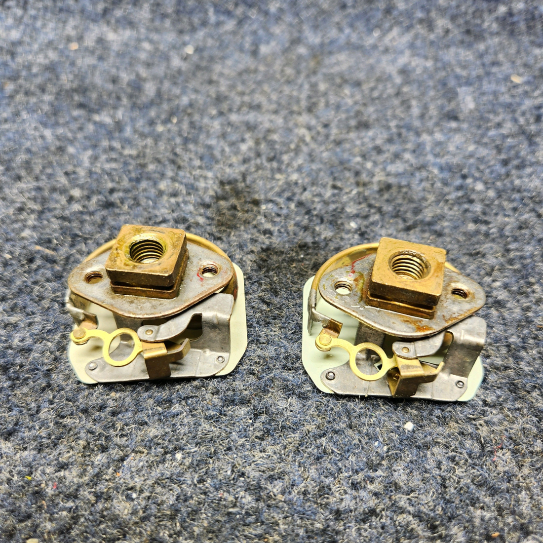 Used aircraft parts for sale, 1508300 BEECHCRAFT F35 OIL PRESS INDICATOR PRICE PER EACH