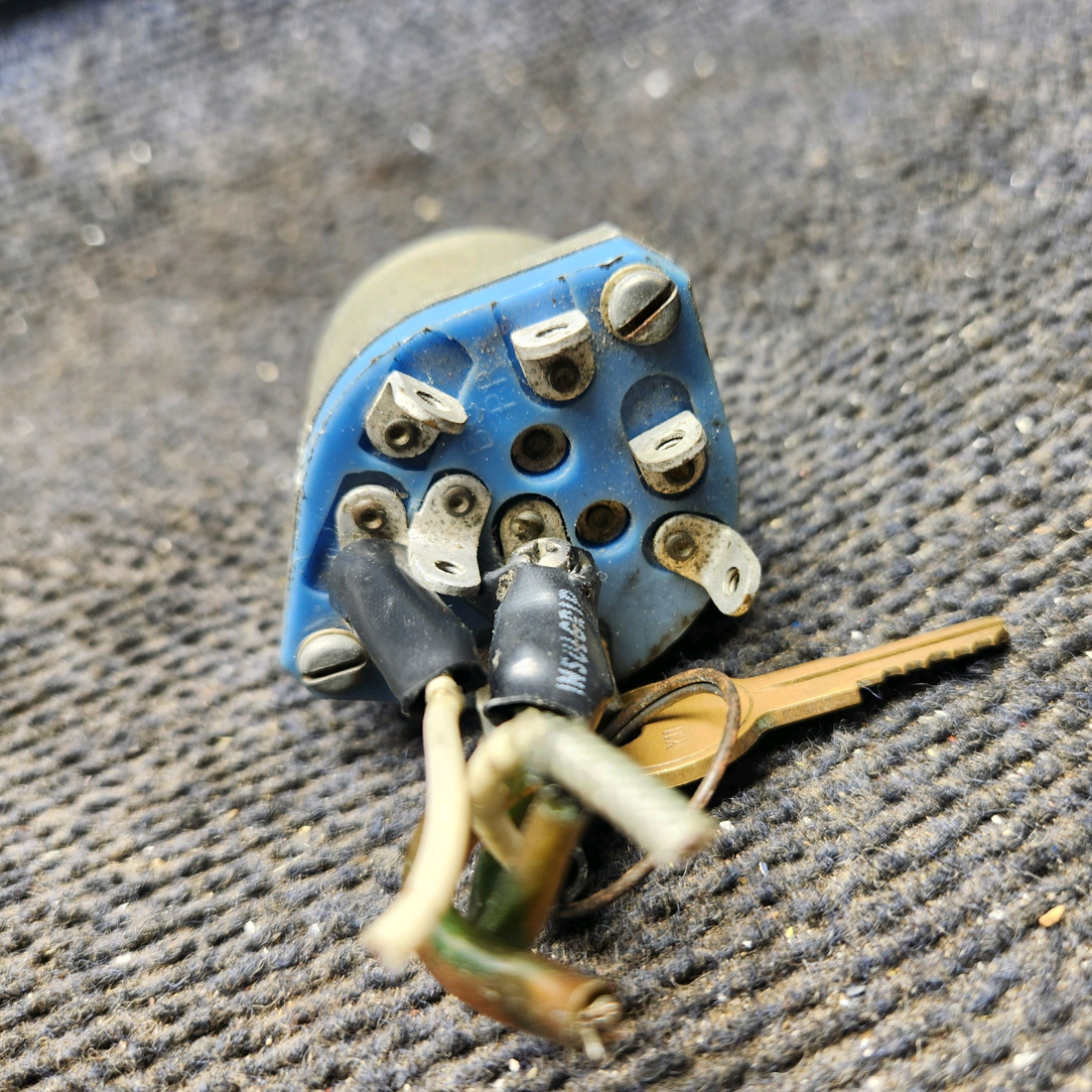 Used aircraft parts for sale, 0311038-2 cessna 150G Ignition Switch With Key