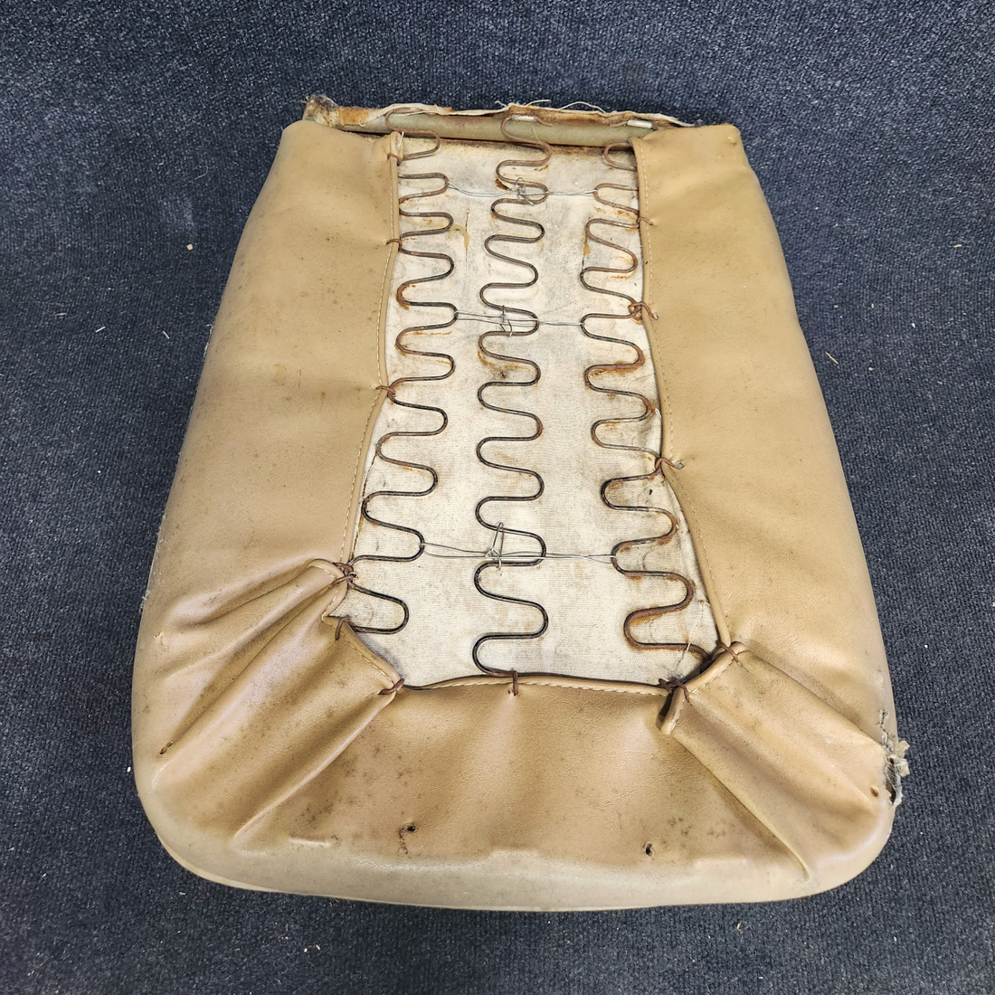 Used aircraft parts for sale, 0400118-90 Cessna C-150J CO PILOT RIGHT SEAT ASSEMBLY CORE