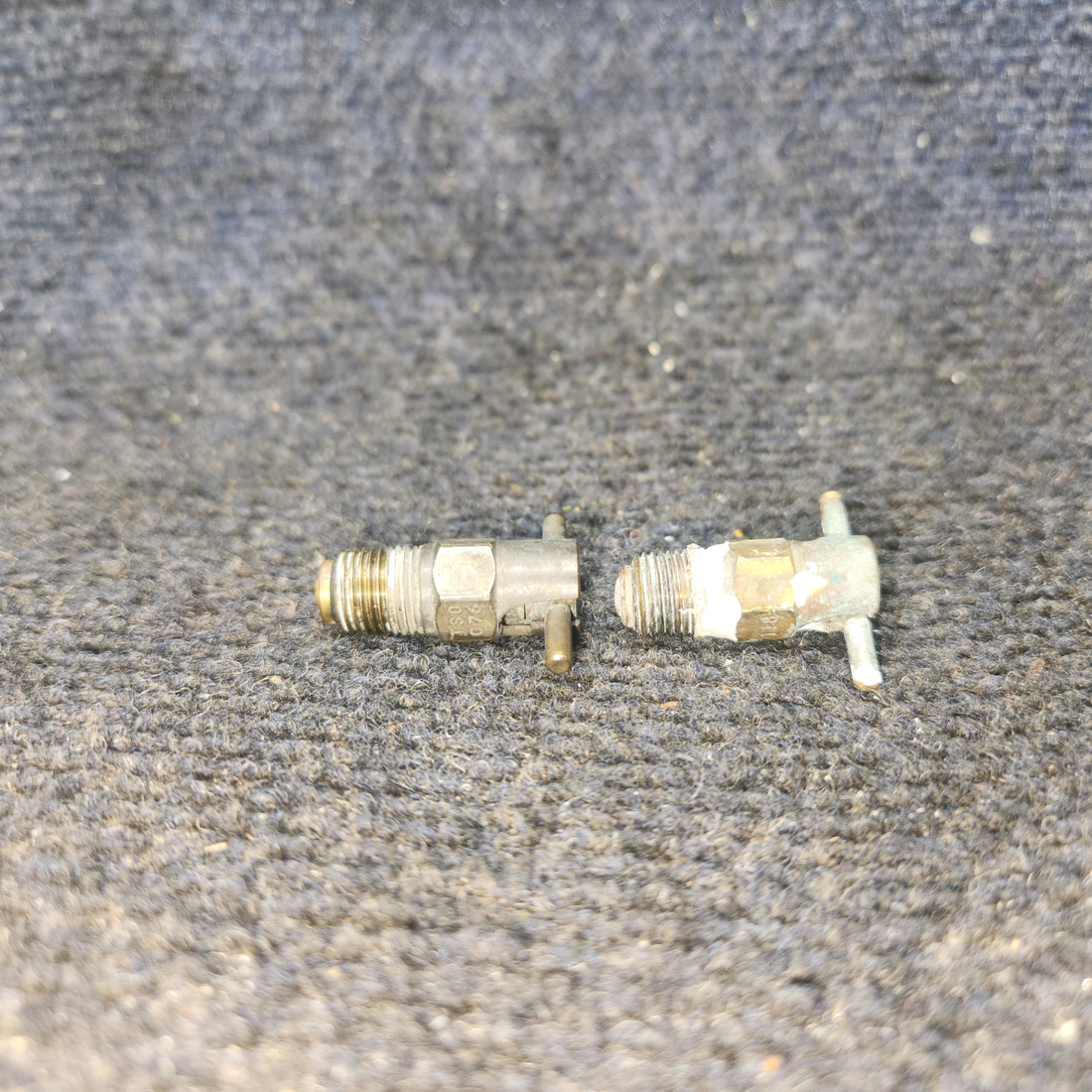 Used aircraft parts for sale, 492-022 Piper PA28-161 Fuel Drain Valve - Set of two