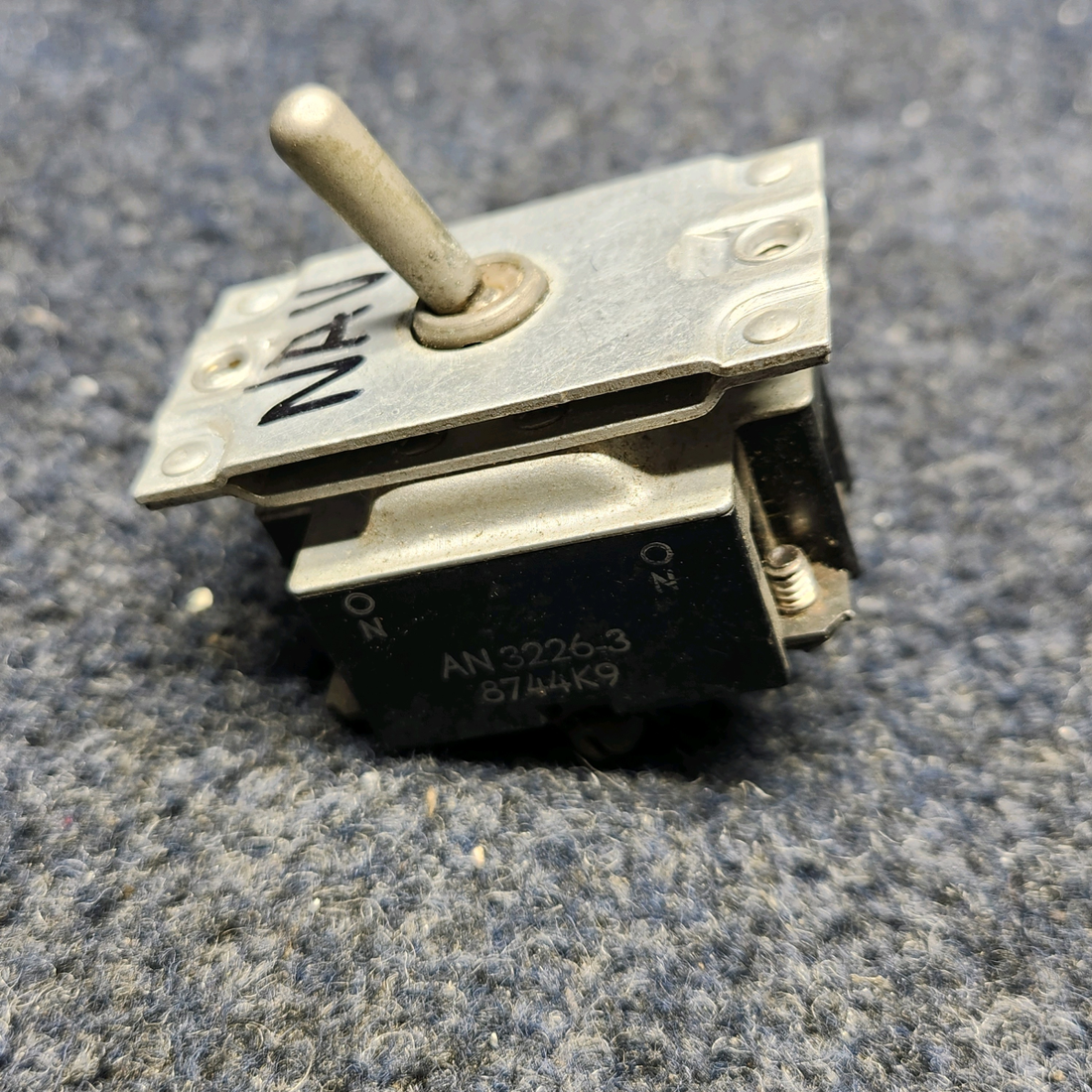 Used aircraft parts for sale, AN3226-3 BEECHCRAFT F35 BEECHCRAFT BONANZA TOGGLE SWITCH