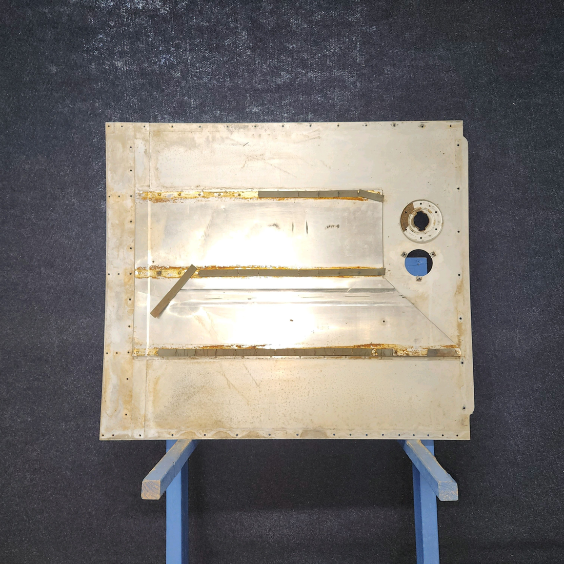 Used aircraft parts for sale, 0523521-26 cessna 172N Fuel Tank Well Cover Assembly – RH