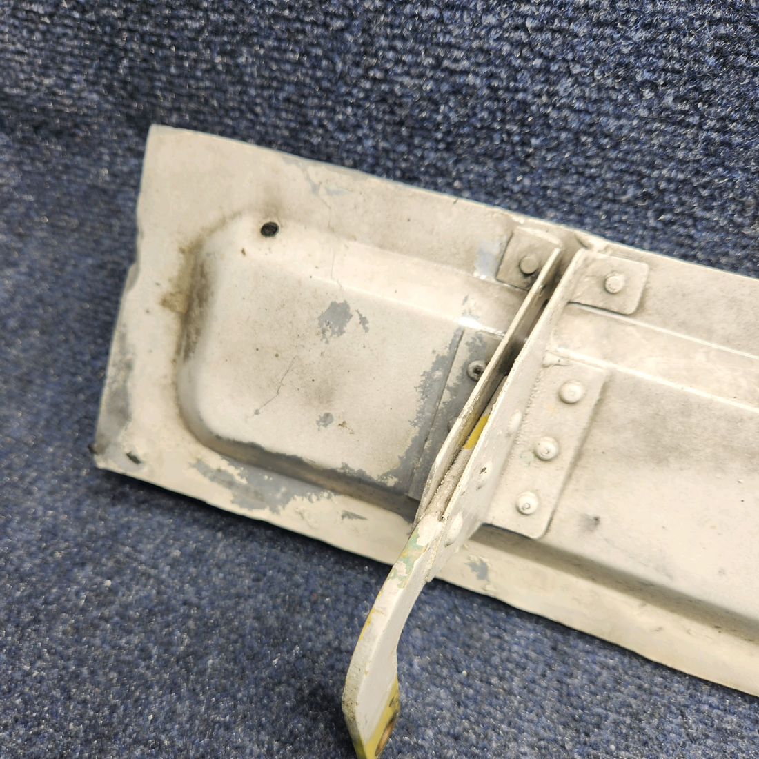 Used aircraft parts for sale, 2413083-2 CESSNA C172RG NOSE GEAR DOOR ASSEMBLY RH