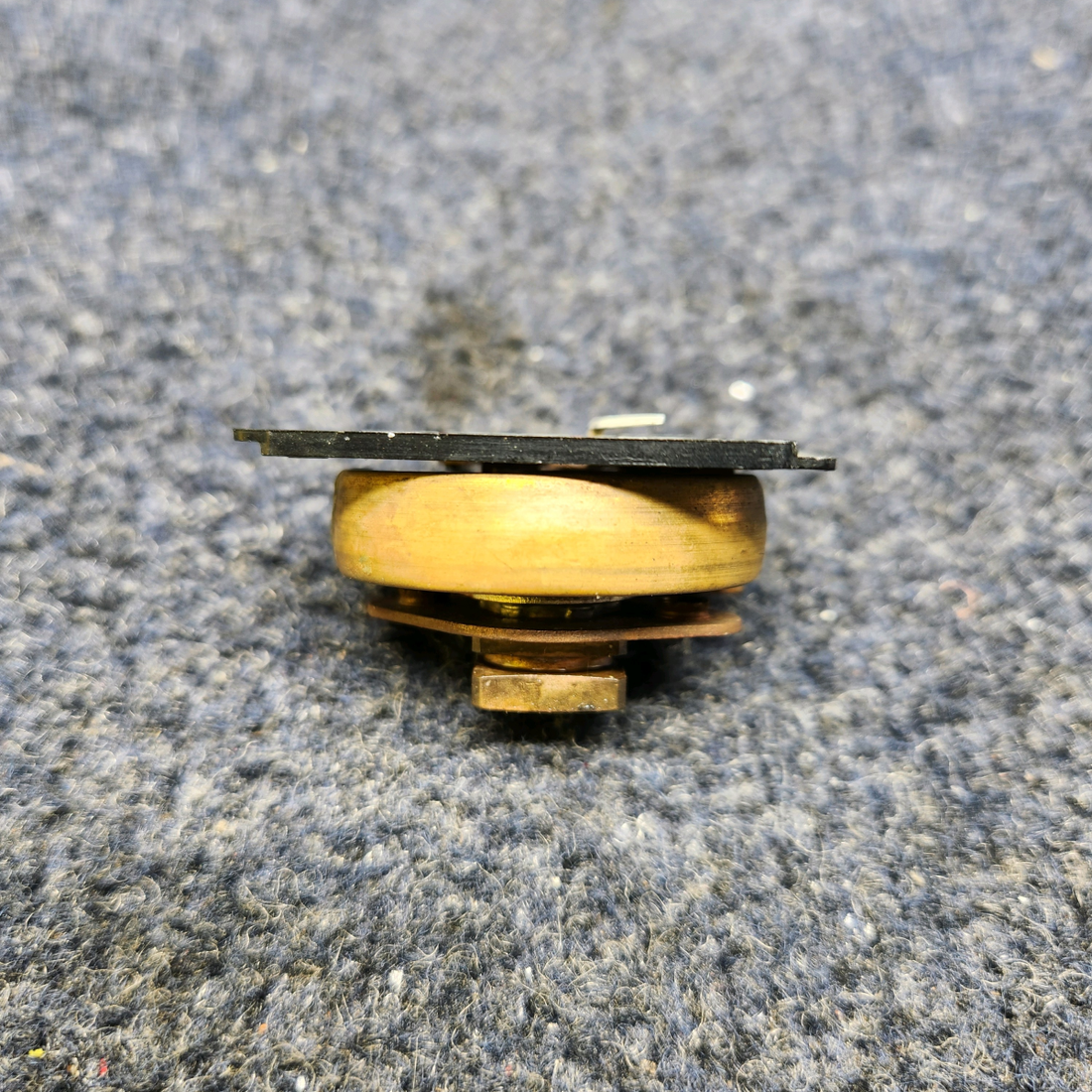 Used aircraft parts for sale, 1509413 BEECHCRAFT F35 OIL PRESSURE GAUGE INDICATOR
