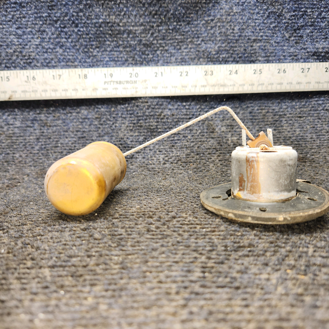 Used aircraft parts for sale, 0426517-1 cessna 150G Fuel Gauge Transmitter
